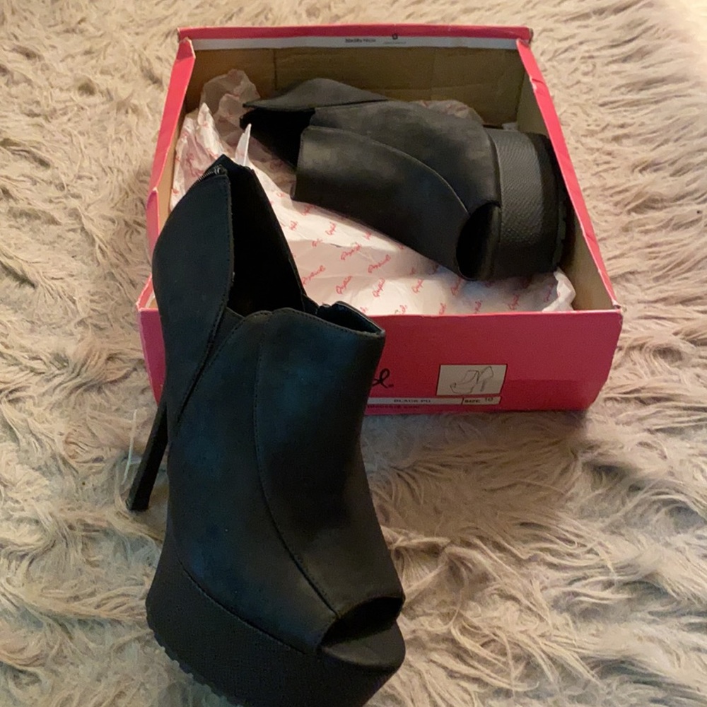 Platform Heels - Picture 3 of 6